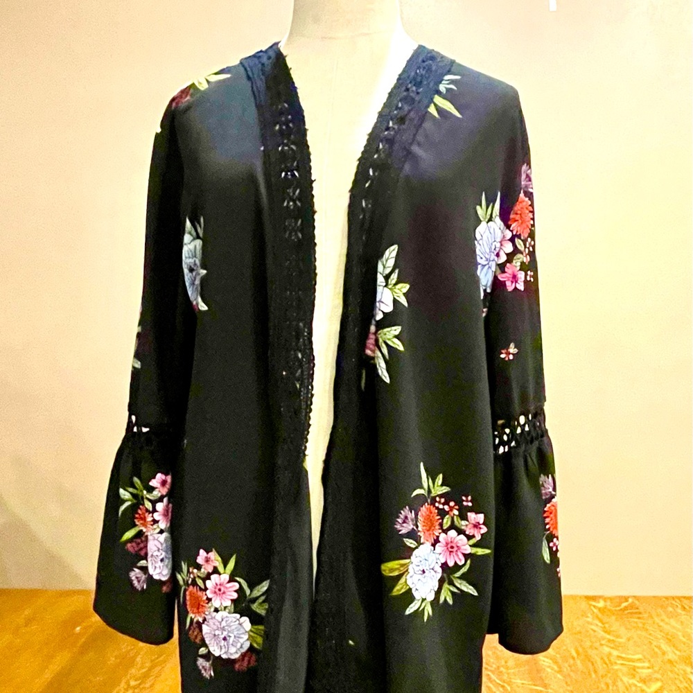 Black Floral Kimono